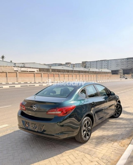 Opel Astra 2015 Green Automatic Used for Sale in Nasr city - 8