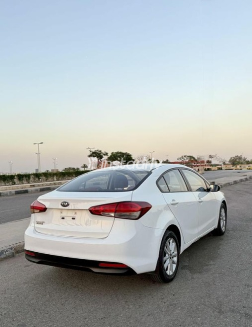 Kia Cerato 2017 White Automatic Used for Sale in Nasr city - 5