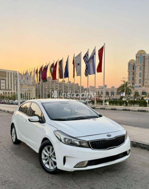 Kia Cerato 2017 White Automatic Used for Sale in Nasr city - 7