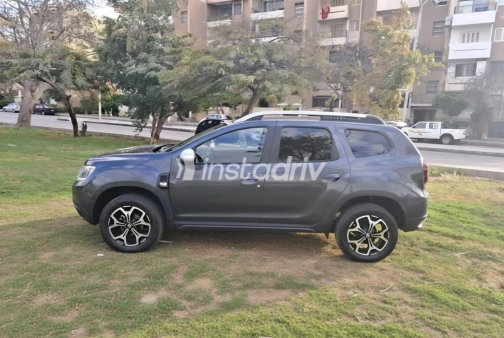رينو داستر 2021 رمادي غامق CVT مستعملة للبيع في البحر الأحمر - 1