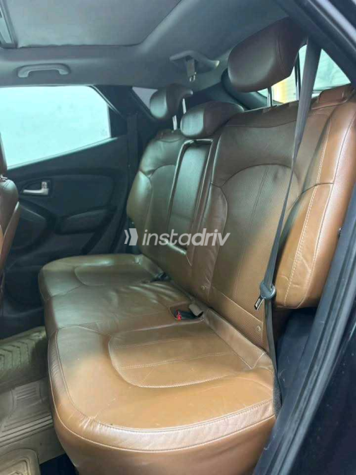 هيونداي IX 35 2015 أسود أوتوماتيك مستعملة للبيع في البحيرة - 2