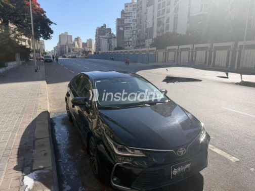 تويوتا كورولا 2021 أسود أوتوماتيك مستعملة للبيع في الإسكندرية - 4