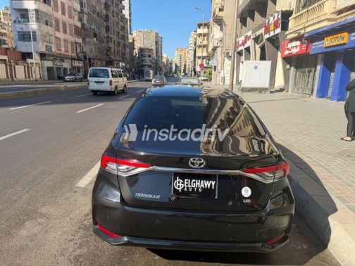 تويوتا كورولا 2021 أسود أوتوماتيك مستعملة للبيع في الإسكندرية - 5