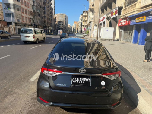 تويوتا كورولا 2021 أسود أوتوماتيك مستعملة للبيع في الإسكندرية - 7