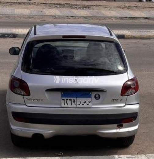 بيجو 206 2013 فضي يدوي مستعملة للبيع في الإسكندرية - 2