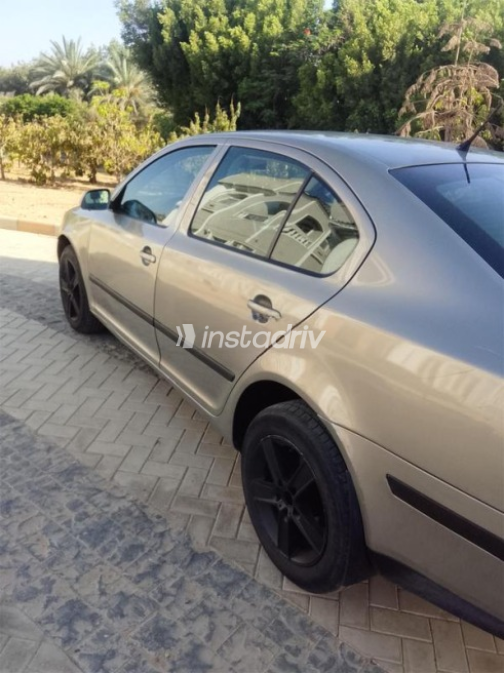 سكودا اوكتافيا A5 2007 برونزي أوتوماتيك مستعملة للبيع في القاهرة - 2