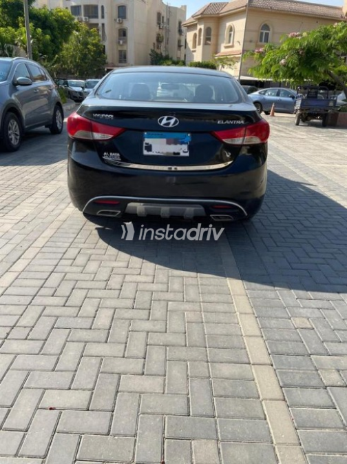 Hyundai Elantra 2012 Black Automatic Used for Sale in Shubra al-Khaimah - 3