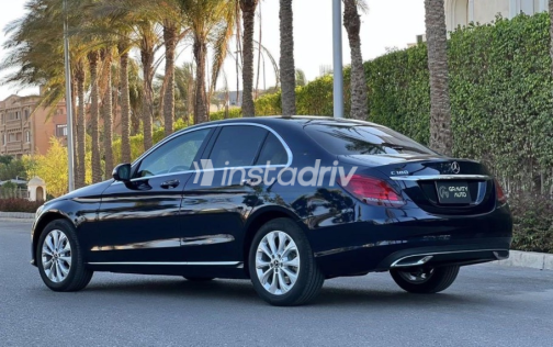 مرسيدس C 180 2019 أزرق غامق أوتوماتيك مستعملة للبيع في مدينة الشيخ زايد - 3