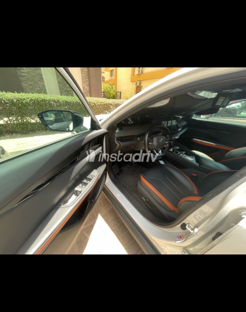شانجان UNI-V 2025 أبيض أوتوماتيك مستعملة للبيع في الجيزة - 8