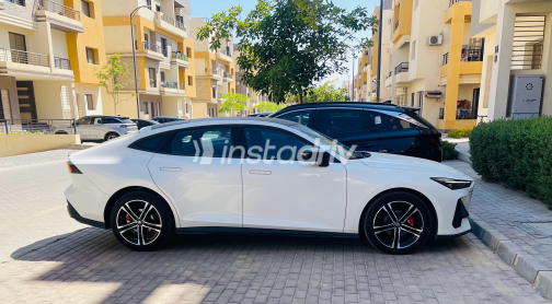 شانجان UNI-V 2025 أبيض أوتوماتيك مستعملة للبيع في الجيزة - 10