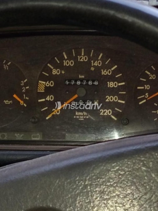 Mercedes E 200 1992 Champagne Automatic Used for Sale in Cairo - 5