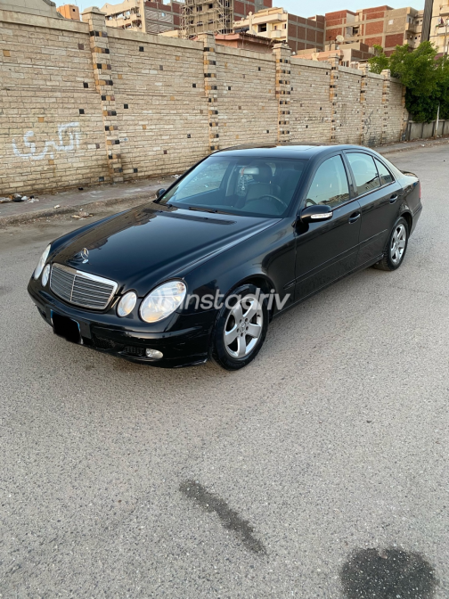 مرسيدس E 200 2004 أسود أوتوماتيك مستعملة للبيع في بورسعيد - 4