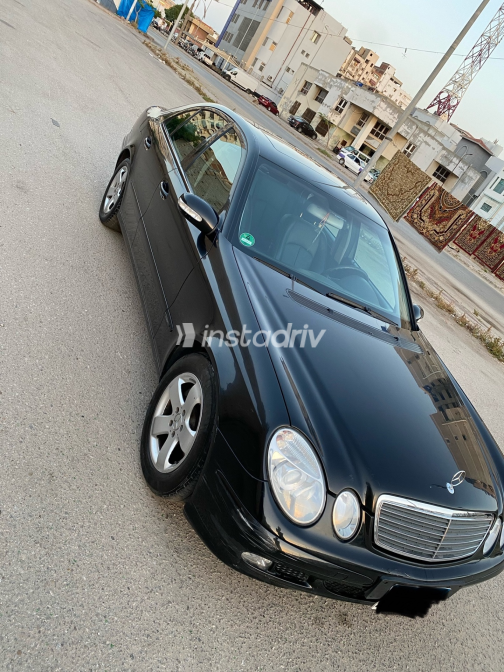 مرسيدس E 200 2004 أسود أوتوماتيك مستعملة للبيع في بورسعيد - 5