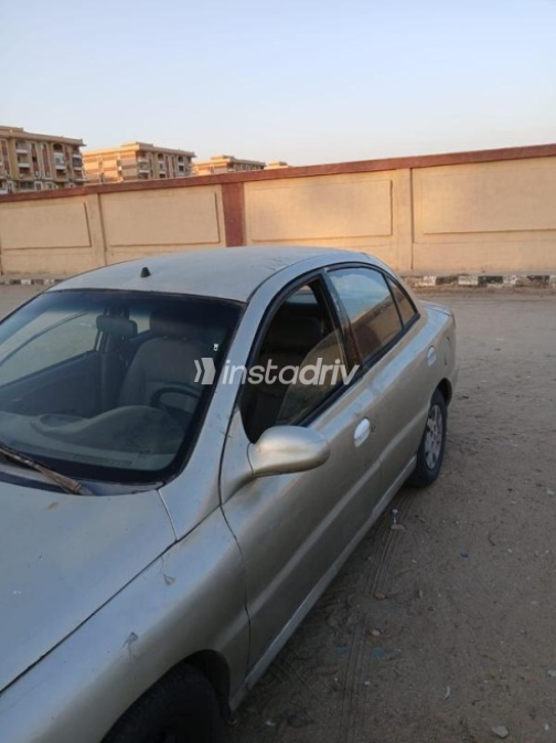 كيا ريو 2001 ذهبي يدوي مستعملة للبيع في القاهرة - 5