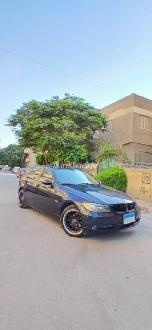 بي ام دبليو 320 2009 أزرق غامق أوتوماتيك مستعملة للبيع في المعادى - 2