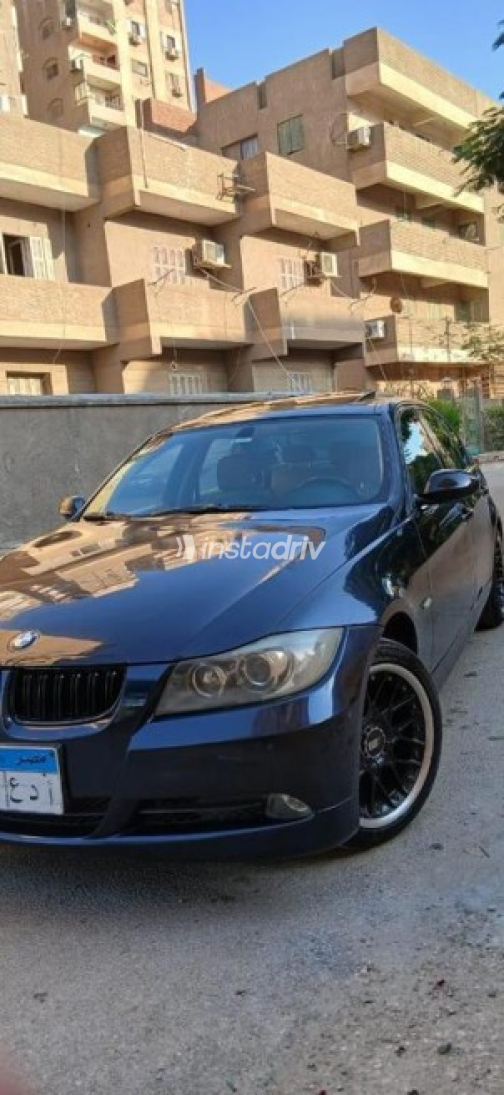 بي ام دبليو 320 2009 أزرق غامق أوتوماتيك مستعملة للبيع في المعادى - 4