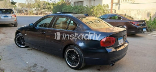 بي ام دبليو 320 2009 أزرق غامق أوتوماتيك مستعملة للبيع في المعادى - 7