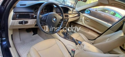 بي ام دبليو 320 2009 أزرق غامق أوتوماتيك مستعملة للبيع في المعادى - 10