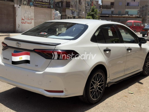 تويوتا كورولا 2020 أبيض أوتوماتيك مستعملة للبيع في الزقازيق - 3