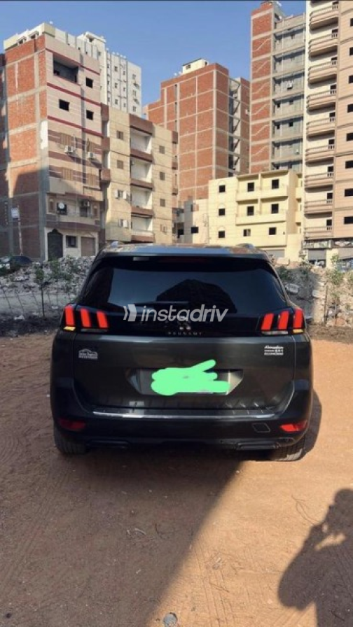 بيجو 5008 2020 زيتي أوتوماتيك مستعملة للبيع في الزقازيق - 2