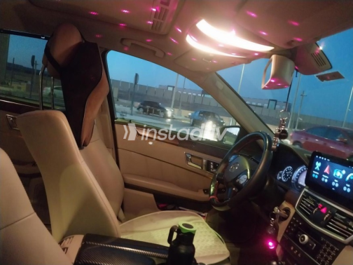 Mercedes E 250 2011 Black Automatic Used for Sale in Sheikh Zayed City - 3
