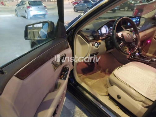 Mercedes E 250 2011 Black Automatic Used for Sale in Sheikh Zayed City - 7