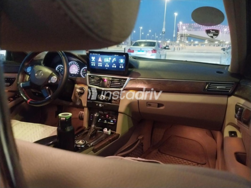 Mercedes E 250 2011 Black Automatic Used for Sale in Sheikh Zayed City - 9