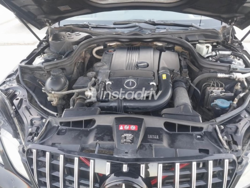 Mercedes E 250 2011 Black Automatic Used for Sale in Sheikh Zayed City - 10