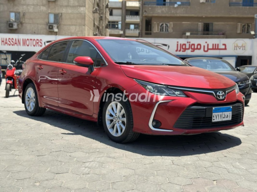 تويوتا كورولا 2022 أحمر غامق أوتوماتيك مستعملة للبيع في مدينة نصر - 2