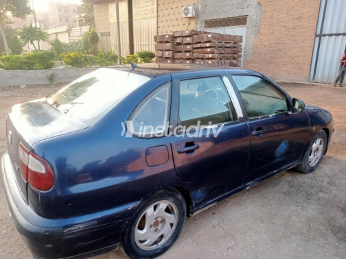Seat Cordoba 2001 Dark Blue Manual Used for Sale in Mit Ghamr - 2