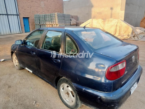 Seat Cordoba 2001 Dark Blue Manual Used for Sale in Mit Ghamr - 3