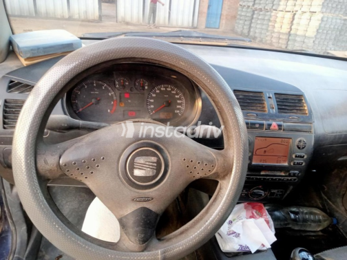 Seat Cordoba 2001 Dark Blue Manual Used for Sale in Mit Ghamr - 4