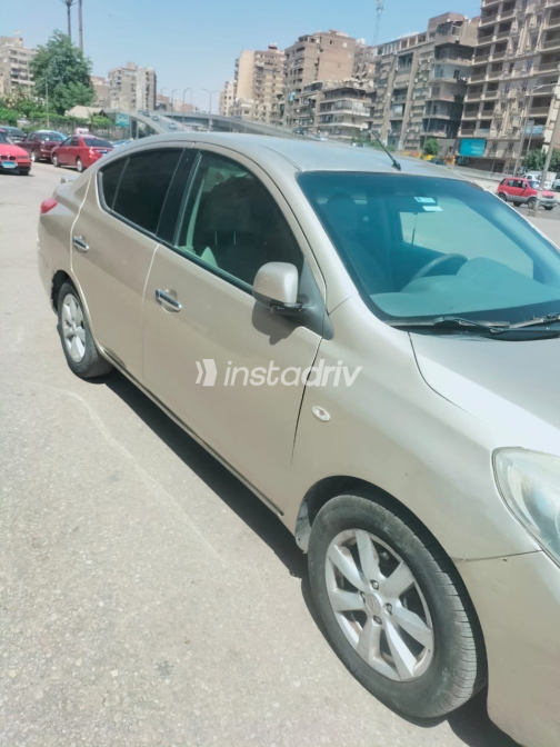 Nissan Sunny 2013 Gold Automatic Used for Sale in Giza - 1