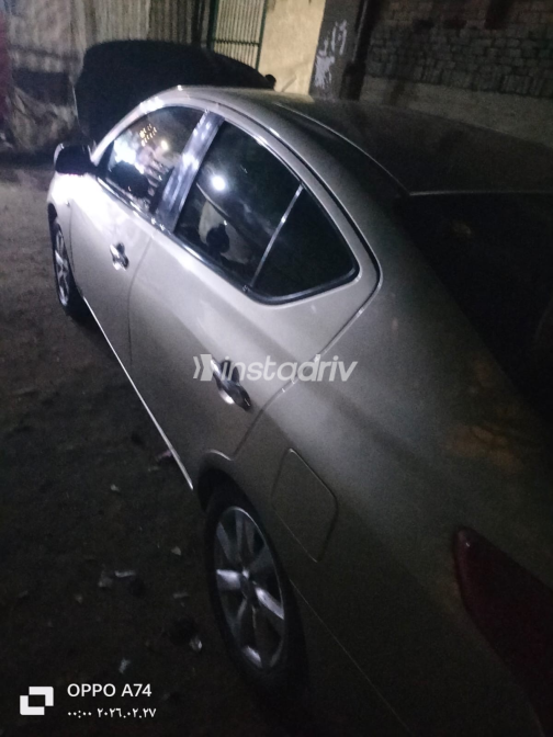 Nissan Sunny 2013 Gold Automatic Used for Sale in Giza - 2