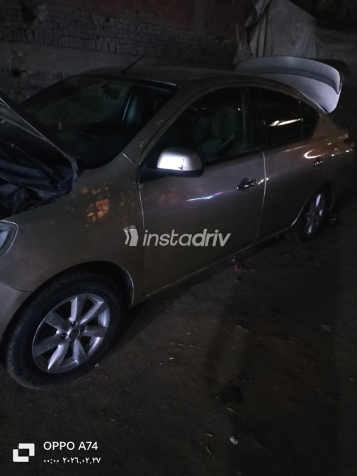 Nissan Sunny 2013 Gold Automatic Used for Sale in Giza - 5