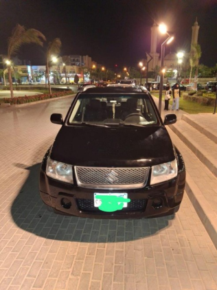 سوزوكى جراند فيتارا 2006 أسود يدوي مستعملة للبيع في حدائق اكتوبر