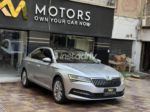 Skoda Superb 2021 Silver Automatic Used for Sale in Heliopolis - 6