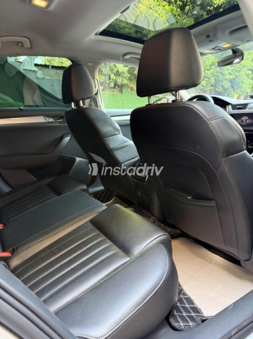 Skoda Superb 2021 Silver Automatic Used for Sale in Heliopolis - 9