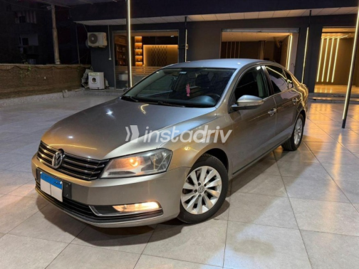 Volkswagen Passat 2015 Gold Automatic Used for Sale in Cairo - 1