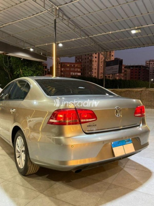 Volkswagen Passat 2015 Gold Automatic Used for Sale in Cairo - 5