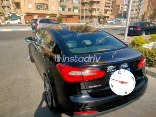 كيا سيراتو 2014 أسود أوتوماتيك مستعملة للبيع في السويس‎ - 9