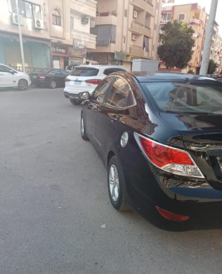 هيونداي اكسنت RB 2011 أسود يدوي مستعملة للبيع في قنا