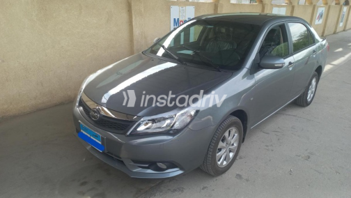 بى واى دى‬ F3 2025 رمادي غامق يدوي مستعملة للبيع في القاهرة - 3