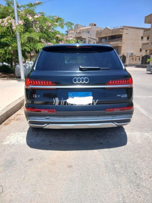 اودي Q7 2022 أسود أوتوماتيك مستعملة للبيع في القاهرة - 3