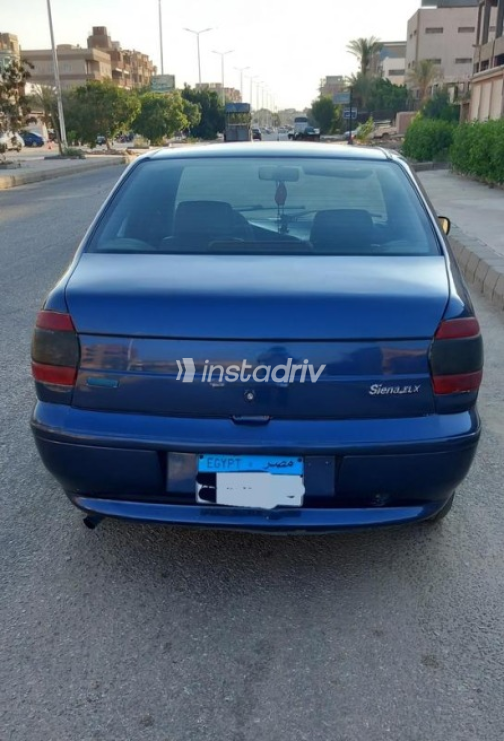 فيات سينا 2002 أزرق غامق يدوي مستعملة للبيع في العاشر من رمضان - 2