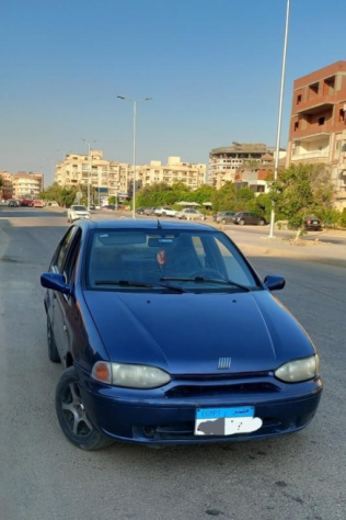 فيات سينا 2002 أزرق غامق يدوي مستعملة للبيع في العاشر من رمضان