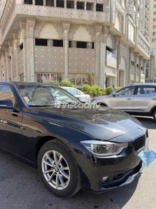 بي ام دبليو 318 2018 أسود أوتوماتيك مستعملة للبيع في الإسكندرية - 5