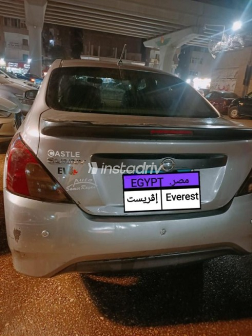 نيسان صنى 2019 رمادي أوتوماتيك مستعملة للبيع في الهرم - 6