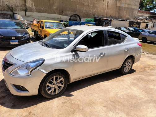 Nissan Sunny 2015 Silver Automatic Used for Sale in Cairo - 3