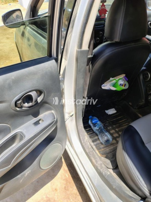 Nissan Sunny 2015 Silver Automatic Used for Sale in Cairo - 4